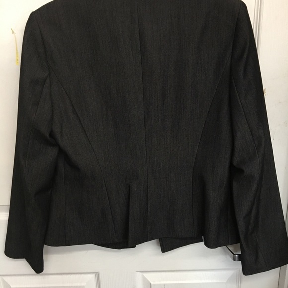 Calvin Klein blazer. Size 8. New - Picture 5 of 5